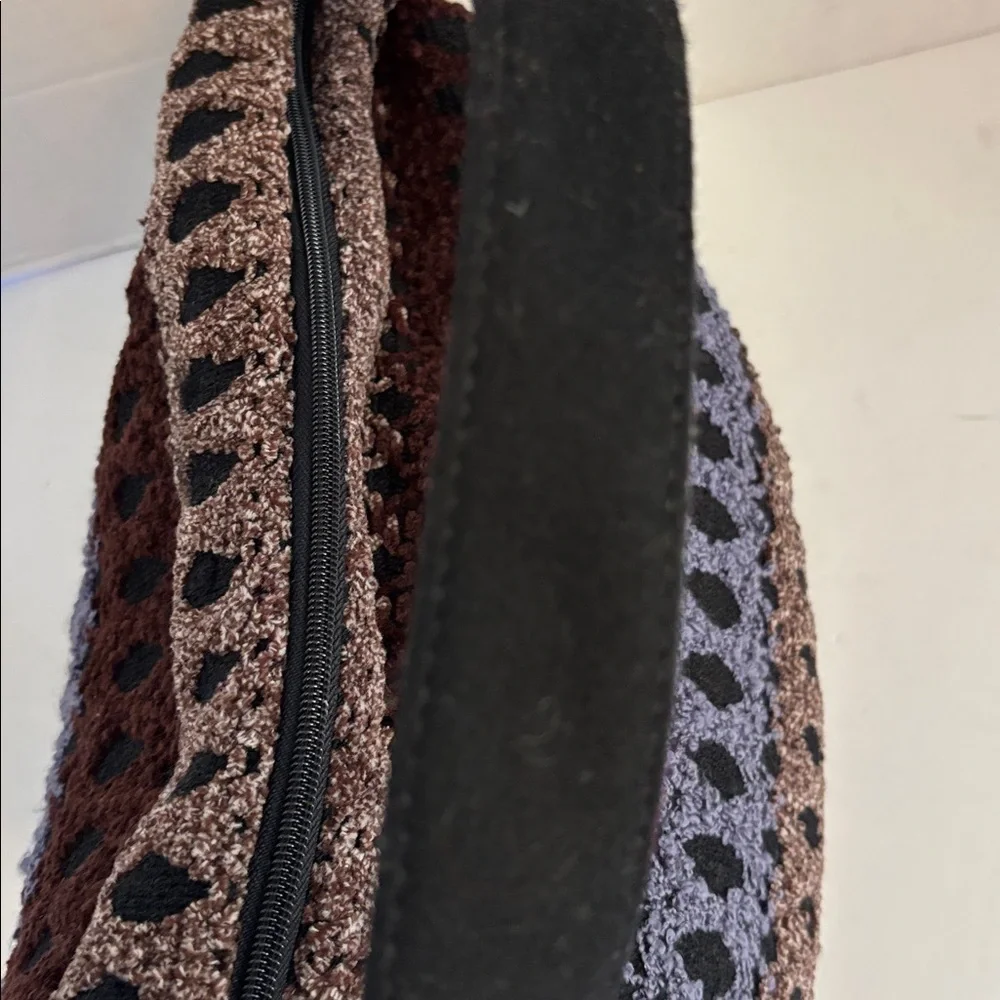 MAROON BLUE BROWN CROCHETED CHENILLE SHOULDER BAG WITH BLACK FELT STIFF HANDLE